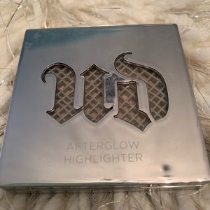 Urban decay after glow highlighter